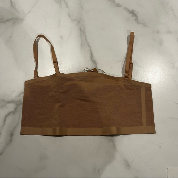 New Skims by Kim Kardashian Sheer Sculpt Bandeau Bra in Clay Large - Picture 2 of 6